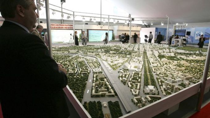 Maketa plánované olympijské vesnice a sportovišť v Soči byla nedávno k vidění na veletrhu v Cannes.