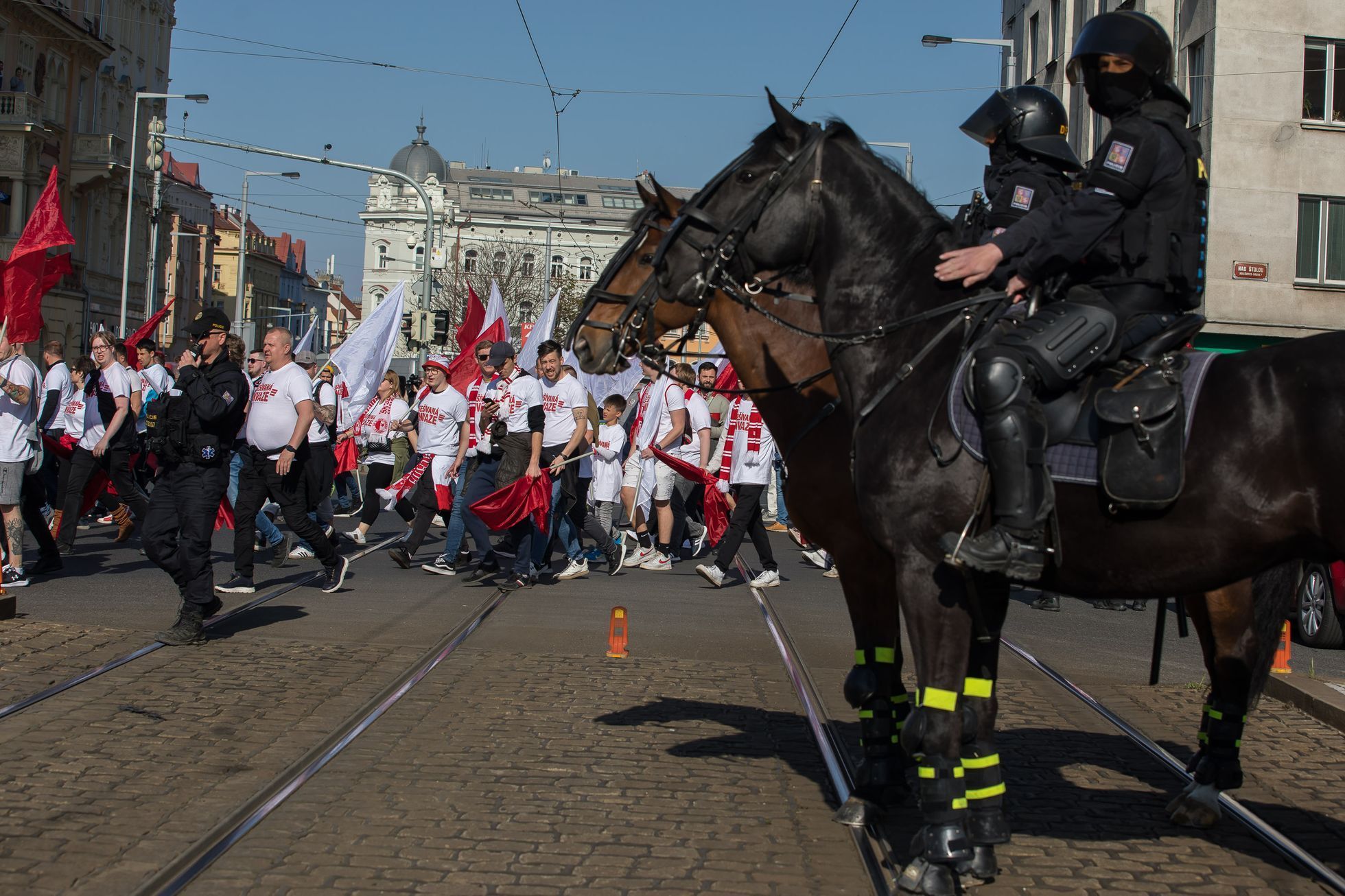 Derby Sparta - Slavia - finále Mol Cup - pochod fanoušků Slavie - Sešívaná invaze