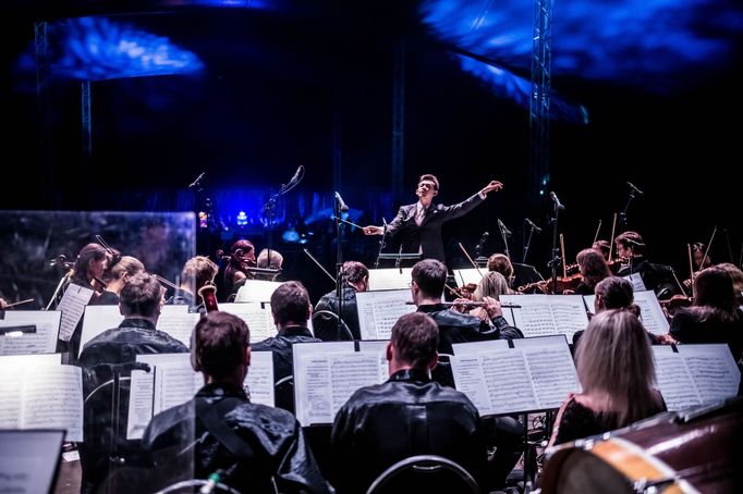 Plzeňská filharmonie existuje od roku 1919, jejím šéfdirigentem je Chuhei Iwasaki.