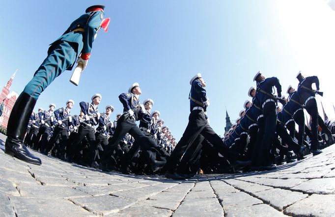 Vojenská přehlídka na Rudém náměstí v Moskvě ke Dni vítězství. Rok 2014