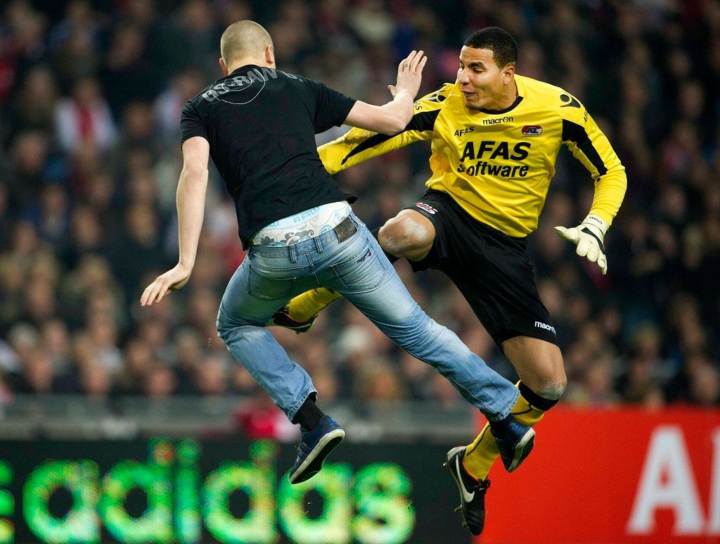 Ajax - Alkmaar (Alvarado vs. fanoušek)