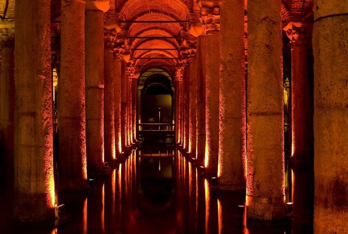 bývalá vodní cisterna Yetereban působí skoro jako oáza klidu, Istanbul