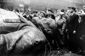 Foto: Klidný protest přerostl před 60 lety v maďarské povstání. Sověti ho brzy utopili v krvi