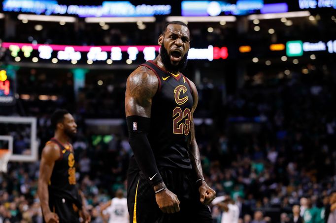 LeBron James povede Cleveland ve finále NBA proti Golden State.