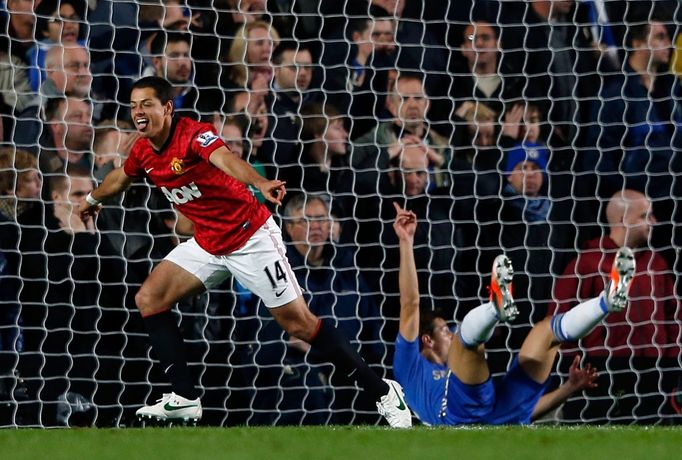 Fotbalista Manchesteru United Javier Hernandéz slaví gól v utkání Premier League 2012/13 proti Chelsea.