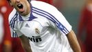 Nizozemský fotbalista Ruud Van Nistelrooy z Realu Madrid se rozčiluje v průběhu prvního osmifinále Ligy mistrů proti AS Řím.