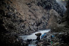 EU míří k šetrnější ekonomice, průměrný Evropan vytvoří pět tun odpadu ročně