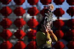 Asie vítá nový lunární rok, statisíce lidí v Číně jedou domů