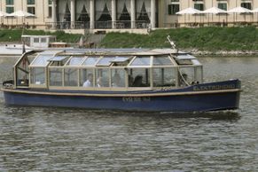 Na Vltavu vyplouvá kapitán Nemo. Loď na solární pohon