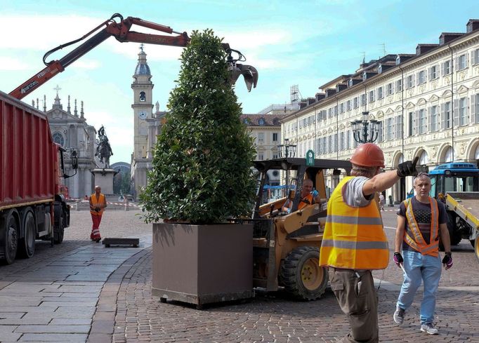 Betonové zábrany proti teroristům v Turíně.