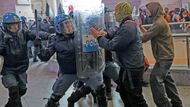 Letecká doprava narušena nebyla. Pravicová vláda vedená ministerskou předsedkyní Giorgiou Meloniovou, která patří v Evropě k tradičním spojencům Izraele, je stále více na rozpacích z pokračující a neústupné izraelské ofenzivy v Gaze.