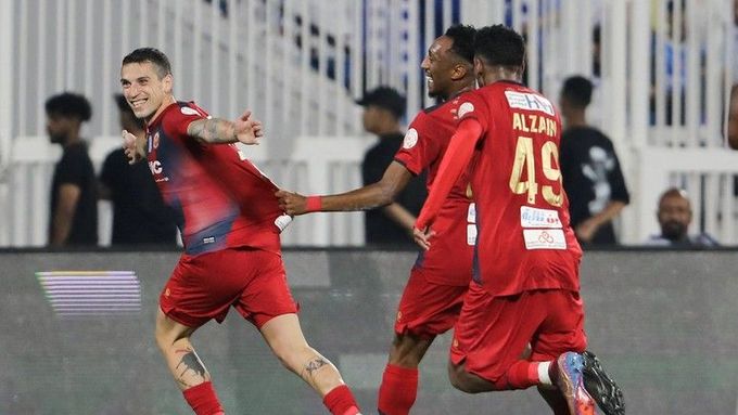 Sestřih utkání Damac - al-Hilál včetně gólu Nicolaeho Stanciua