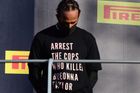 "Zavřete policajty." FIA v reakci na Hamiltonovo tričko zakázala politické projevy