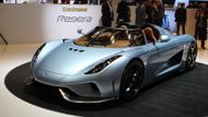 Nejvíce síly v Ženevě ukrývají útroby novinky značky Koenigsegg. Model Regera díky kombinaci spalovacího motoru a tří elektromotorů disponuje více než 1800 koňskými silami. Z nuly na rychlost 400 kilometrů za hodinu zrychlí za méně než dvacet sekund.