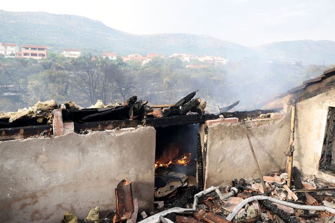 Požár u chorvatské obce Grebaštica.