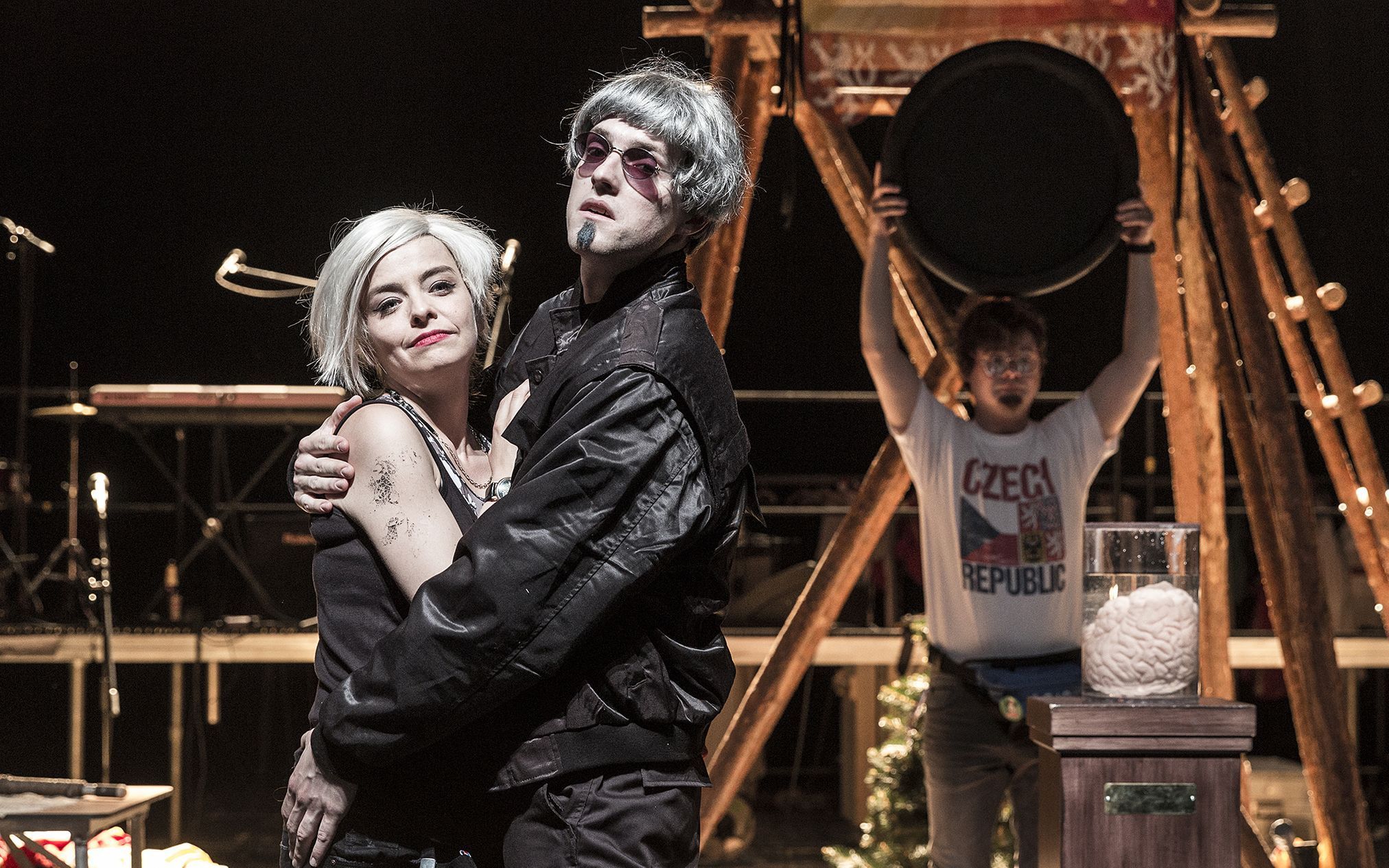 Snímek z inscenace Zbyhoň!