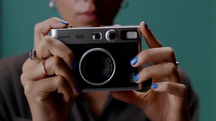 Mizerné fotky z instantního fotoaparátu? Nový Instax má funkci "k nezaplacení"; Zdroj foto: Aktuálně.cz/Fuji
