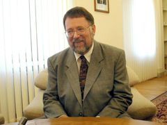 Bývalý ministr a exposlanec Jaroslav Bašta přijel 19. září 2000 do Moskvy, kde se ujal funkce velvyslance ČR v Rusku.