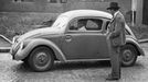 Závodní historie Porsche: Ferdinand Porsche u prototypu  VW W30.(1937)