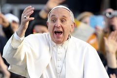 Papež velikonočně tweetuje: Jste již mrtví, pokud nemilujete