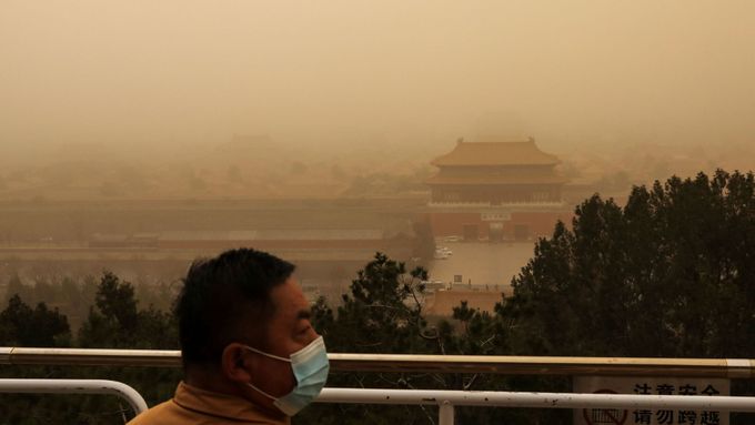 Písečná bouře v Pekingu.