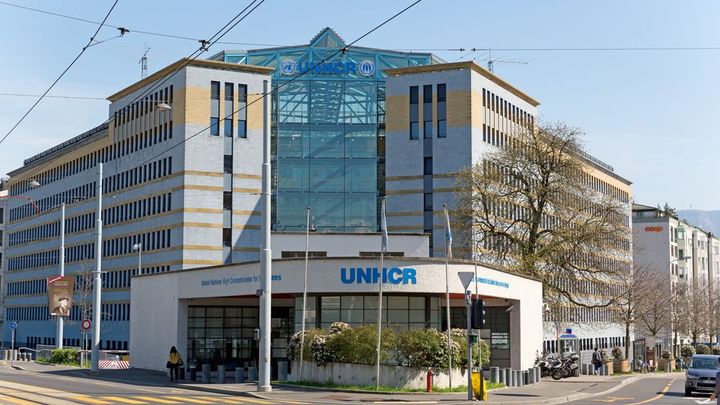 Před ženevským sídlem OSN se zapálil syrský Kurd