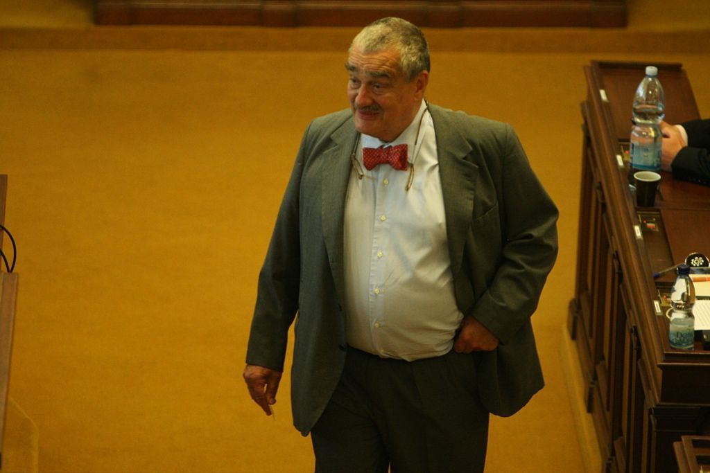 Jednání o rozpuštění sněmovny