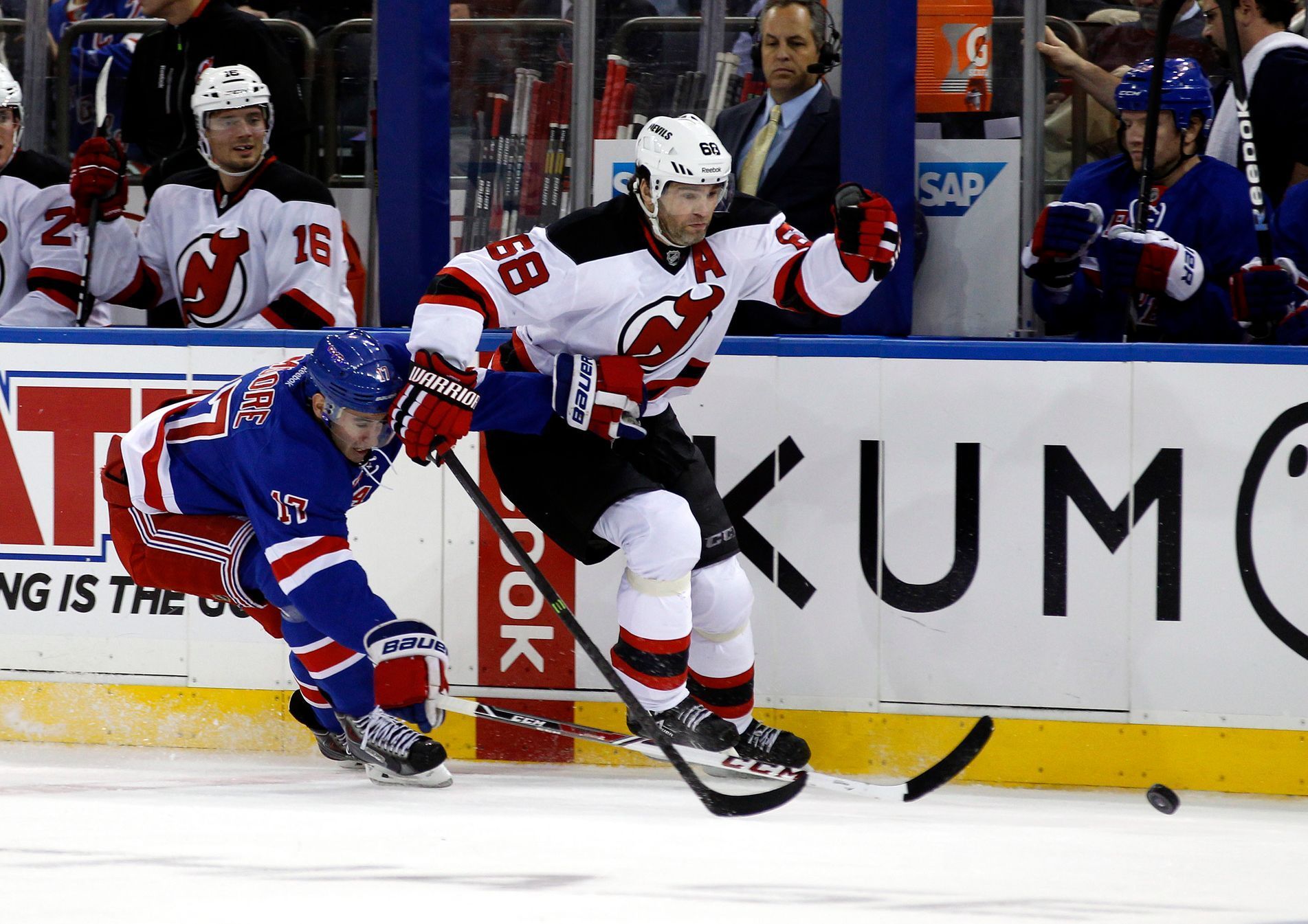 NHL: Jaromír Jágr v zápase New Jersey Devils proti New York Rangers