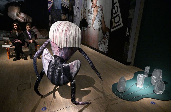 Výstavu Space of Desire připravilo duo Shotby.us neboli Karolína Matušková (vlevo) a Lenka Glisníková.