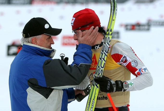 Jako první gratuloval Bauerovi Petr Honzl, šéf organizačního výboru novoměstských závodů.