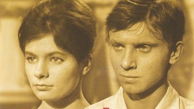 Ivana Pavlová a Vladimír Pucholt ve filmu Starci na chmelu.