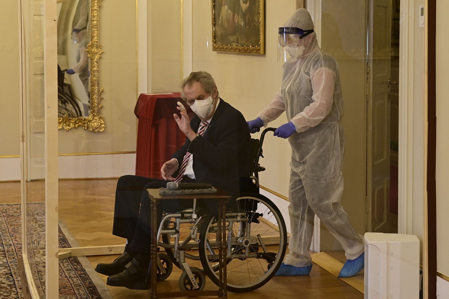 Miloš Zeman na vozíku Lány