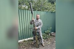 Bestie mezi zbraněmi. Střela z ukrajinské pušky dokáže proletět ruským pancířem