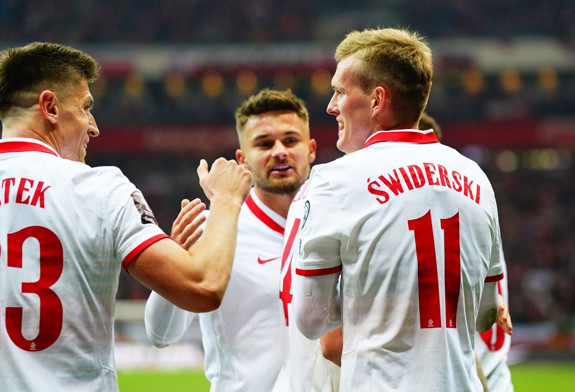 Polští fotbalisté slaví branku