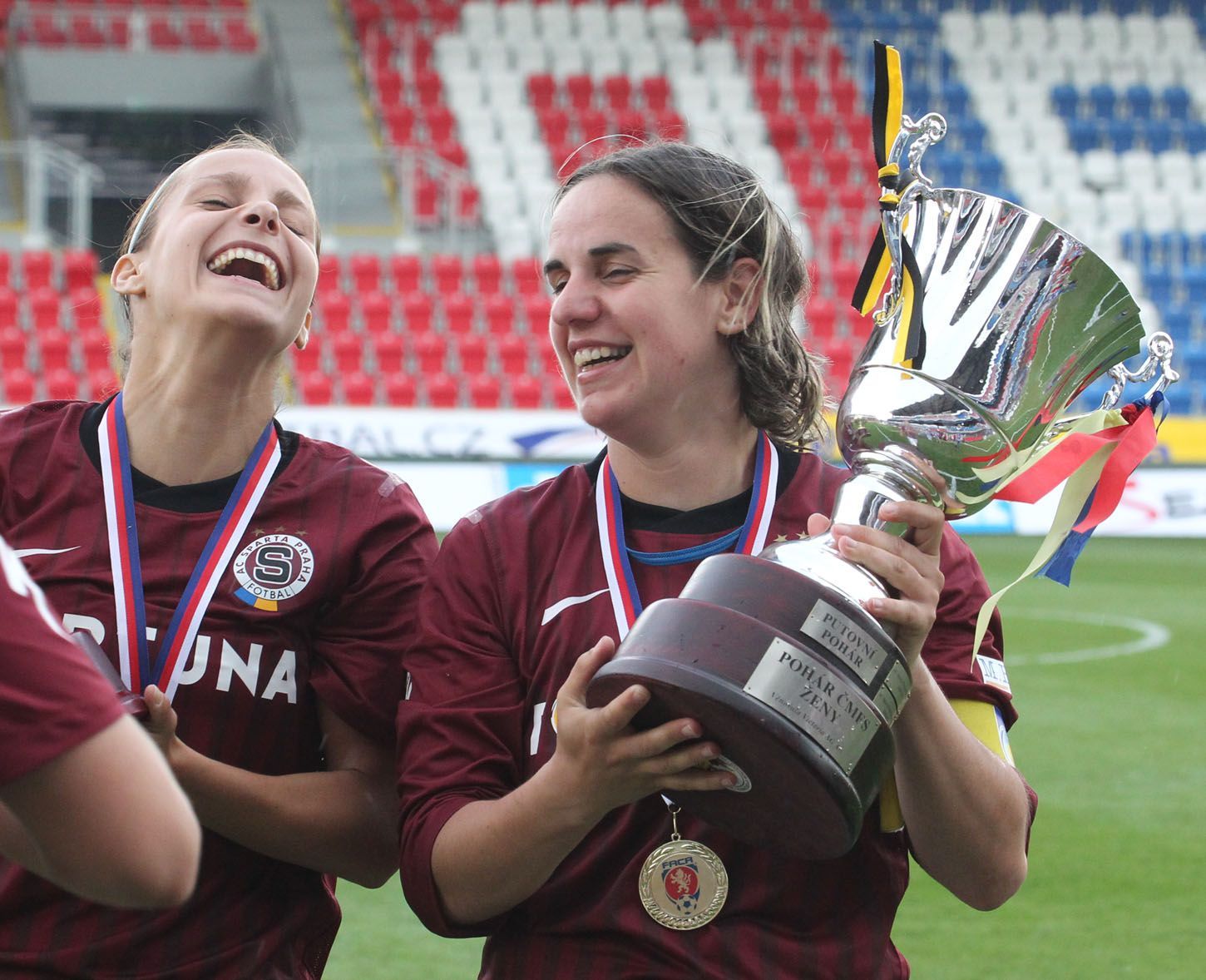 Finále ženského poháru Sparta - Pardubice (Hráčky Sparty, radost)