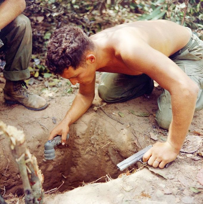 Fotografie z války ve Vietnamu. Mezi léty 1965 - 1975.