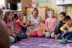 Předává dětem hodnoty, všimne si, když jsou smutné. Navštívili jsme hodinu nejlepší české učitelky
