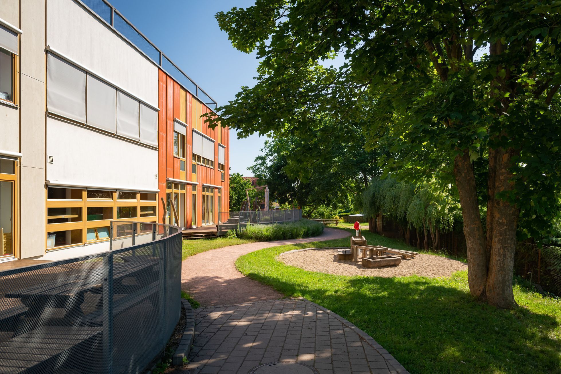 Adapterra Awards 2021 - MŠ a ZŠ Ostopovice – komunitní centrum obce
