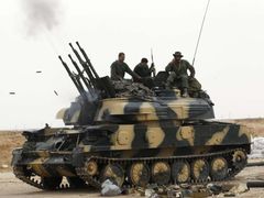 Tank libyjských vládních jednotek.