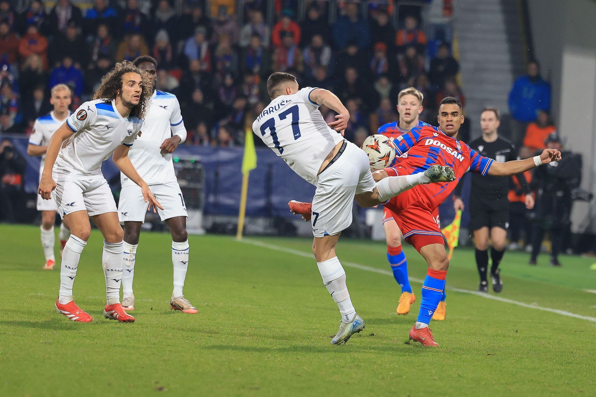 Adam Marušič a Cadu v zápase EL Viktora Plzeň - Lazio