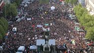 Na Václavské náměstí nepřišlo málo lidí. Podle policejních odhadů dorazilo 20 až 30 tisíc demonstrantů.