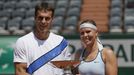 František Čermák a Lucie Hradecká se radují z víětzství na French Open (2013)