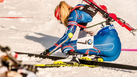 Eva Puskarčíková přinesla už z prvního úseku velkou ztrátu, kterou zbývající trio českých závodníků stáhlo alespoň na konečné sedmé místo.