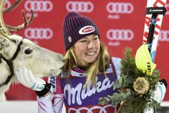 Paralelní slalom ve Stockholmu vyhráli Shiffrinová a Strasser, Strachová padla v prvním kole
