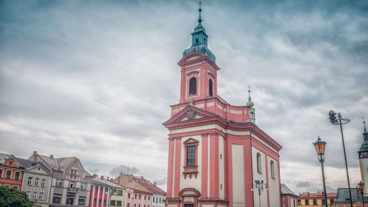 V Hranicích museli uzavřít náměstí, věž kostela je v havarijním stavu a může spadnout