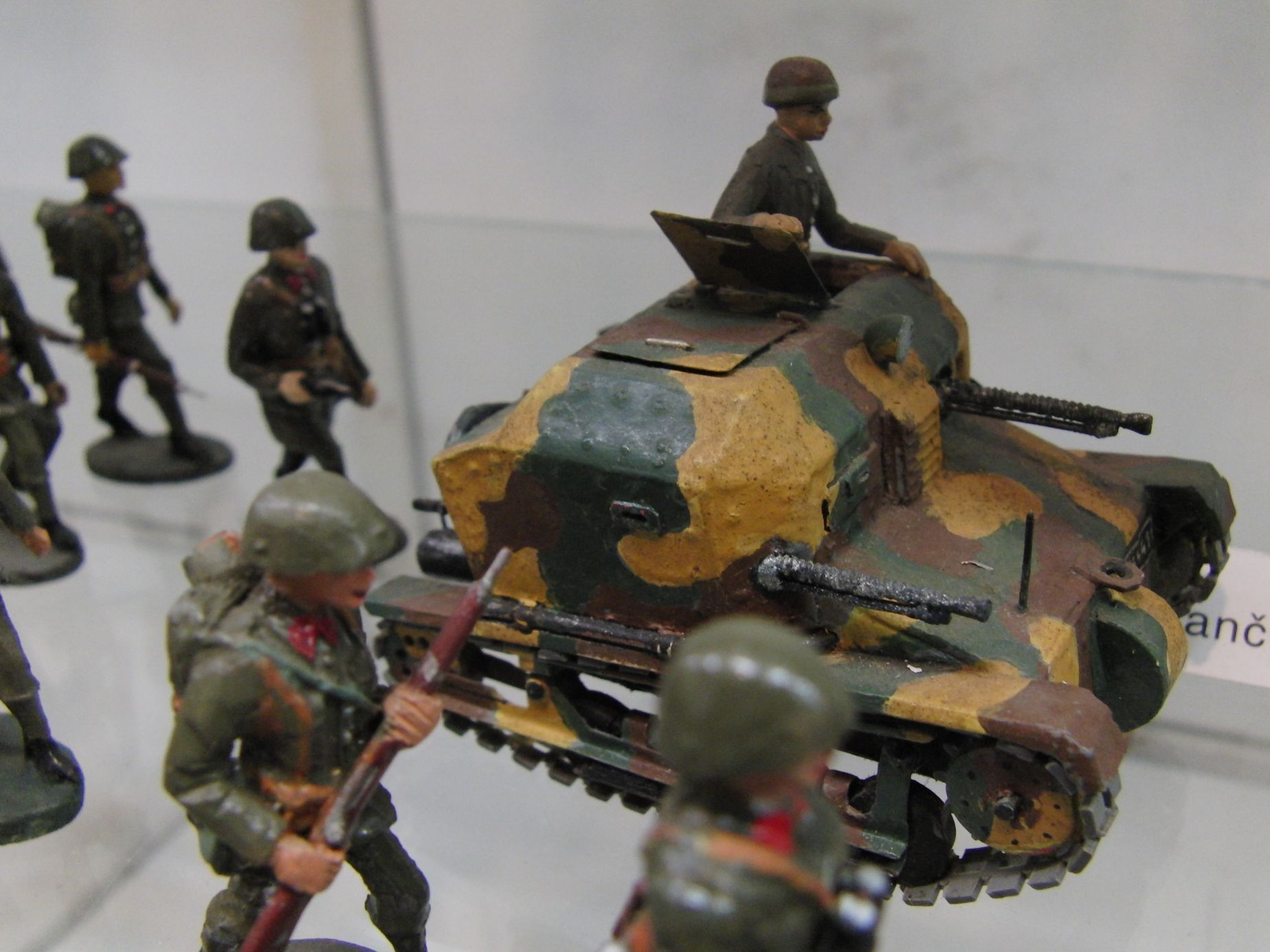 Vojáčci a modely vojenské techniky Lubora Šušlíka