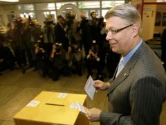 Lotyšský prezident Valdis Zatlers volí