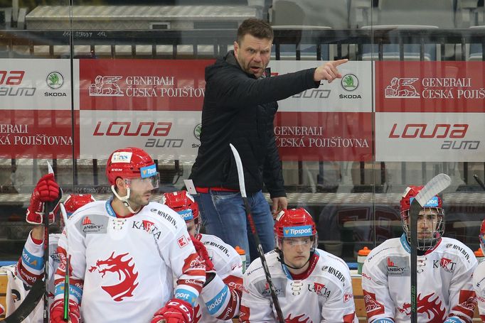 10. kolo hokejové extraligy 2020/21, Sparta - Třinec: Trenér Václav Varaďa.