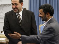 Irácký premiér Núrí Malikí s íránským prezidentem Mahmúdem Ahmadínežádem.