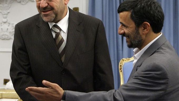 Málikí premiérem nejspíš zůstane. (Na archivním snímku vlevo, vpravo íránský prezident Ahmadínežád.)